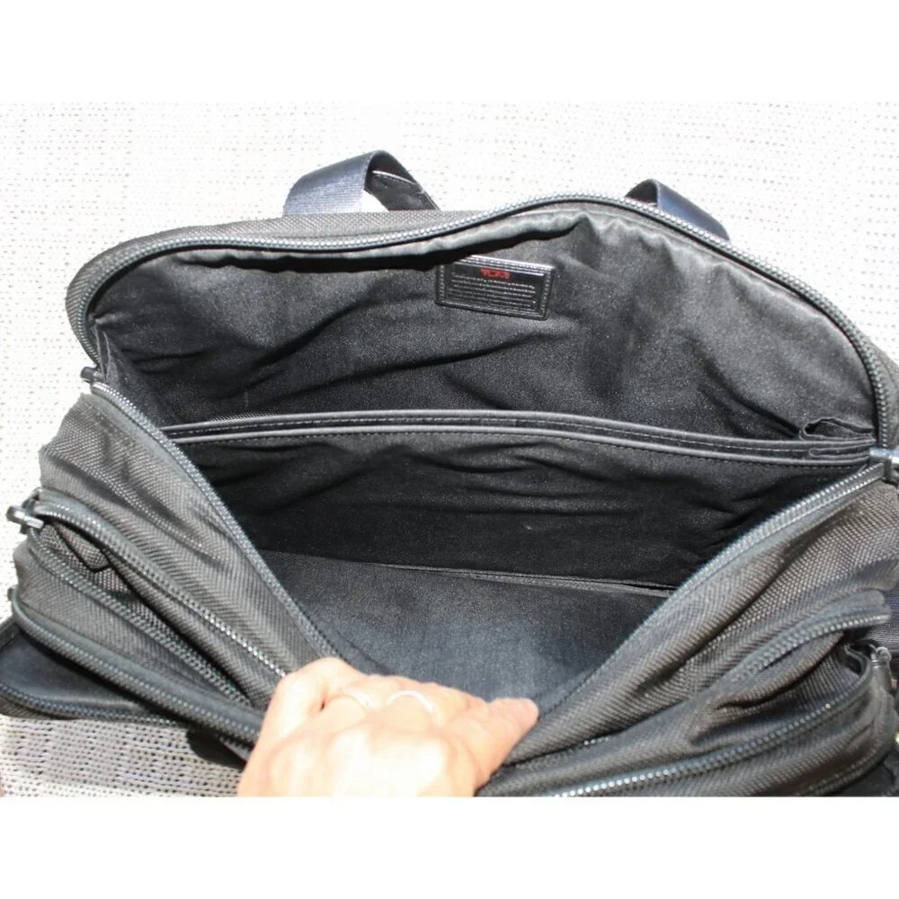 TUMI Alpha 2 Expandable organizer Briefcase/Laptop Bag Black Business Travel